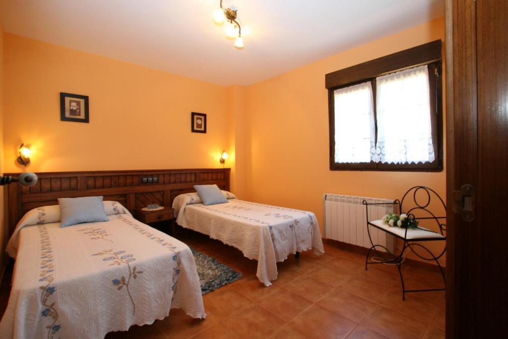 Apartamentos Toraya Hoz de Anero Værelse billede